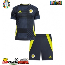 Camisa de Futebol Escócia Equipamento Principal Infantil Europeu 2024 Manga Curta (+ Calças curtas)